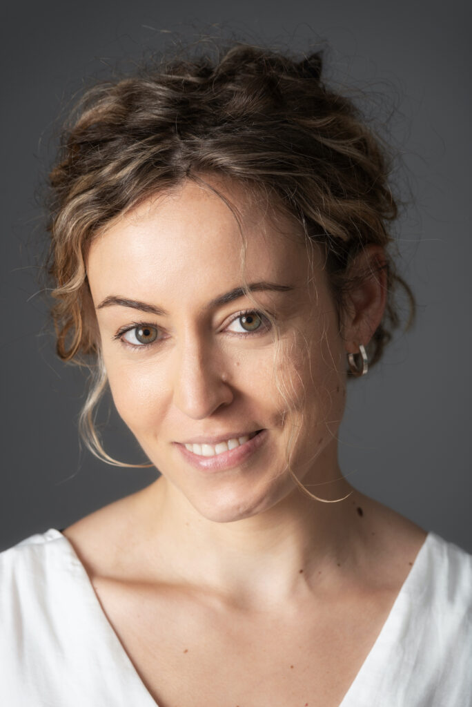 Sara Bernabeu primer plano limpio