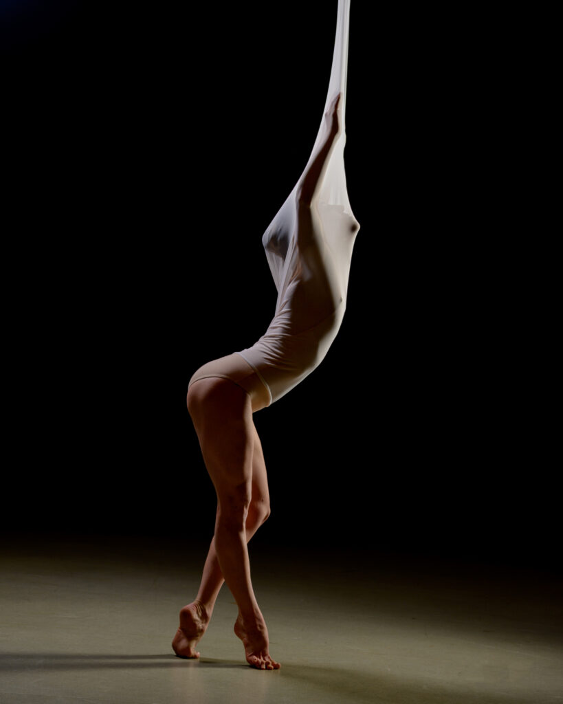 Sara Bernabeu bailando y artes escénicas